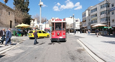 Divanyolu’nda Nostaljik Tramvay Yeniden Seferlerine Başladı