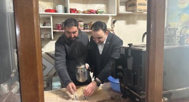 Hilvan Kaymakamı Karakaş, Esnafları ve Çay Ocaklarını Ziyaret Etti