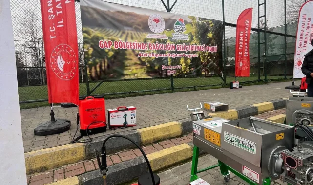 Karaköprü'de Üzüm Üreticilerine Modern Ekipman Desteği