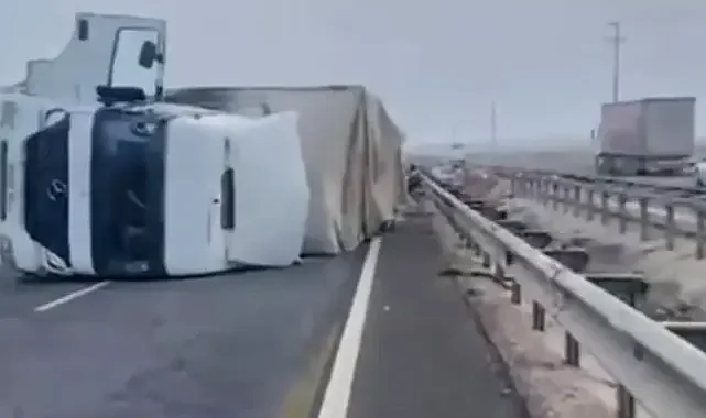 Şanlıurfa’da kontrolden çıkan TIR devrildi!