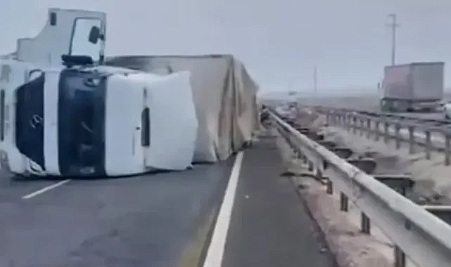 Şanlıurfa’da kontrolden çıkan TIR devrildi!