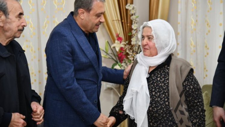 Şanlıurfa Valisi Hasan Işıldak, Şehit Öğretmen Cuma İbiş'in Ailesini Ziyaret Etti
