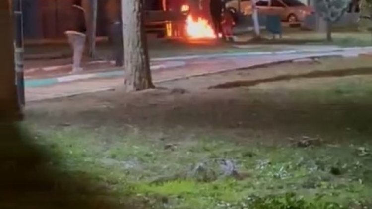 Şanlıurfa'da Gençler Park Bankını Isınmak İçin Ateşe Verdi