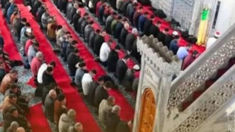 Şanlıurfa'da İlk Teravih Namazı Yoğun Katılımla Kılındı