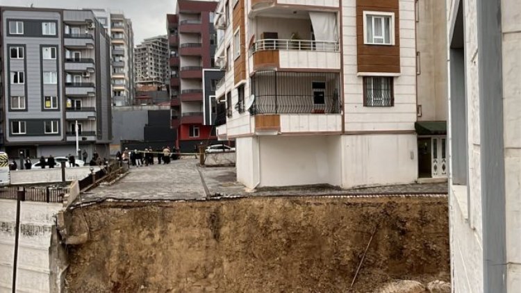 Şanlıurfa'da İstinat Duvarı Yıkılan Apartman Sakinleri Mağdur