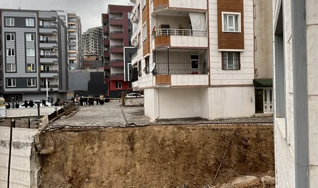 Şanlıurfa'da İstinat Duvarı Yıkılan Apartman Sakinleri Mağdur