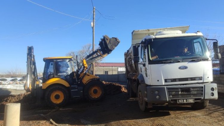 Siverek'te Çevre ve Halk Sağlığı İçin Gübre Bertaraf Çalışmaları Sürüyor