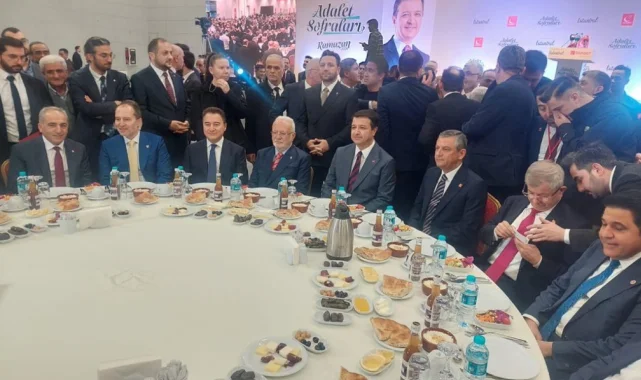 Siyasi Liderler Saadet Partisi İftarında Buluştu