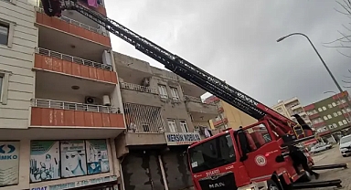 Urfa’da engelli çocuk evde mahsur kaldı! İtfaiye ekipleri yardıma koştu!