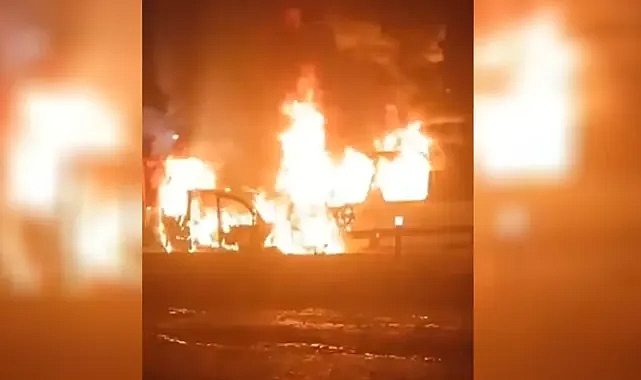 Urfa’da feci kaza! Araçlar cayır cayır yandı!
