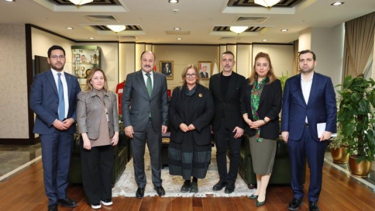 Urfa İsotunun Ateşi Dijital Estetikle Buluştu: Çiğ Köfte Görsel Şöleni Yayında