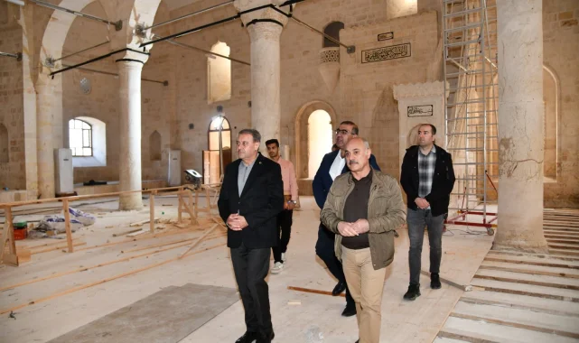 Vali Işıldak, Depremde Hasar Gören Tarihi Şanlıurfa Camilerinde İncelemelerde Bulundu