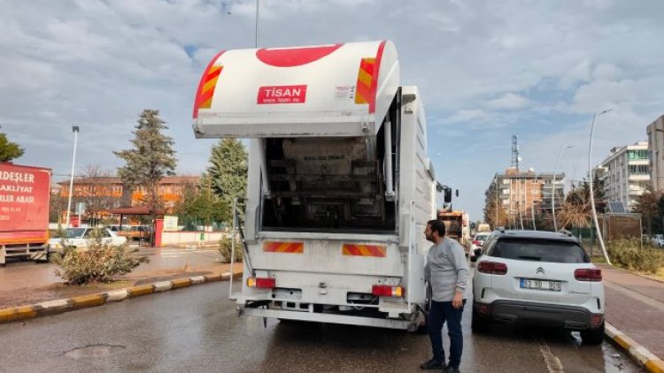 Viranşehir'de Çevre Sağlığı İçin Konteyner Yıkama Çalışmaları Devam Ediyor