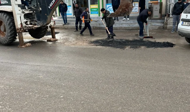 Viranşehir'de Fen İşleri Ekipleri Yol Bakım ve Onarımını Sürdürüyor