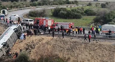Yolcu otobüsü şarampole devrildi! 9 ölü, 21 yaralı!