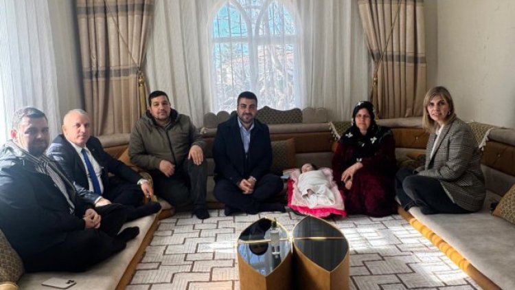 AK Parti Karaköprü İlçe Başkanı Orhan Çelik Yeni Doğan Bebeği Ziyaret Etti