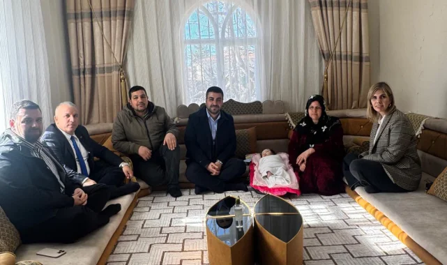 AK Parti Karaköprü İlçe Başkanı Orhan Çelik Yeni Doğan Bebeği Ziyaret Etti