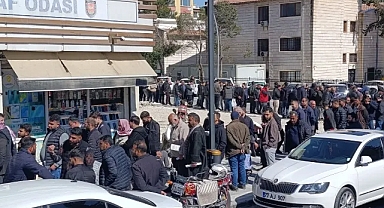 APP Plaka Panik Yaptırdı, Vatandaş Kuyruğa Girdi