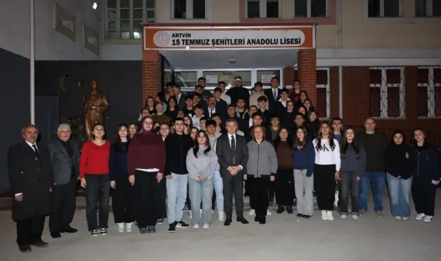 Artvin Valisi Ergün, lise öğrencileriyle iftarda buluştu