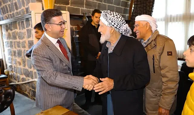 Başkan Bucak, Paşa Konağı’nda vatandaşlarla bayramlaştı