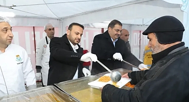 Başkan Canpolat ve Bağmancı, iftarda vatandaşlarla buluştu