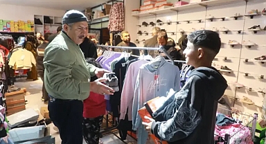 Başkan Özyavuz Bayram Öncesi Yüzlerce Çocuğu Sevindirdi