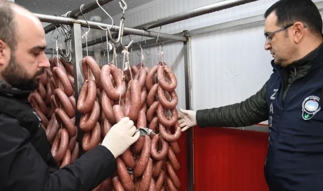Bursa'da denetim: 700 kilogram sucuk imha edildi