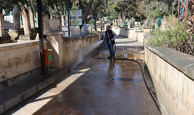 Büyükşehir, Mezarlıkları Bayrama Hazırlıyor