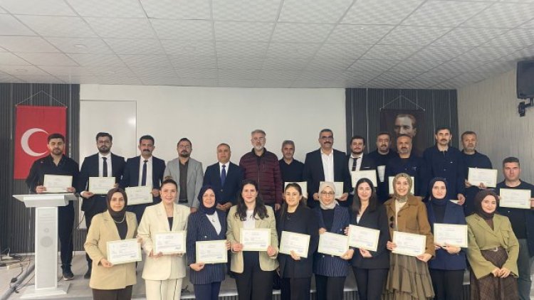 Ceylanpınar'da BİGEP Kapsamında Başarılı Okul Yöneticileri ve Öğretmenlere Belgeleri Verildi