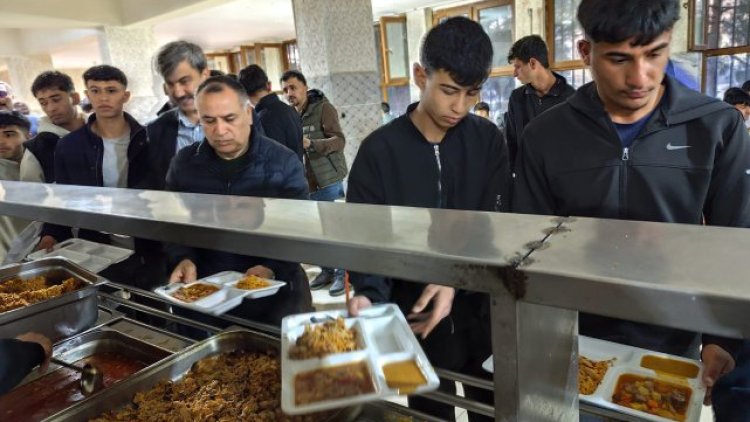 Ceylanpınar'da İlçe Milli Eğitim Müdürü Öğrencilerle İftar Sofrasında Buluştu