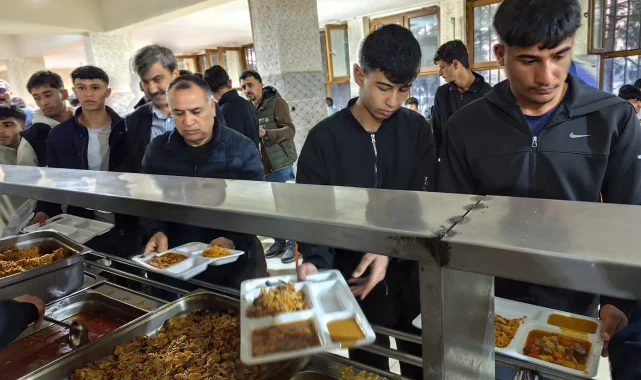 Ceylanpınar'da İlçe Milli Eğitim Müdürü Öğrencilerle İftar Sofrasında Buluştu