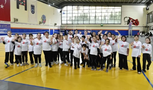"Fabrika voleybol" projesi sayesinde 290 çocuk fileyle tanıştı
