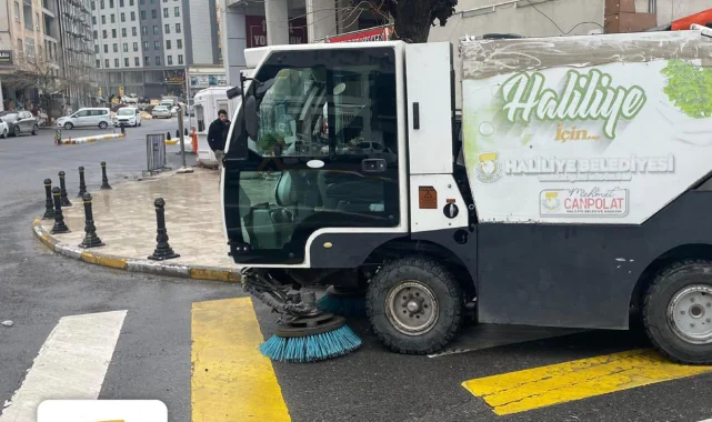 Haliliye'de Cadde ve Sokaklar Köpüklü Yıkama ile Hijyenik Hale Getiriliyor