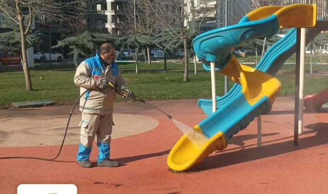 Haliliye'de Ortak Kullanım Alanları Köpüklü Yıkama ile Temizleniyor