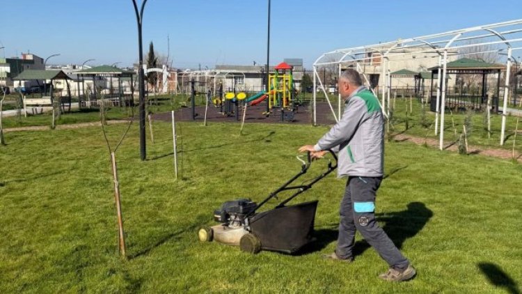 Hilvan'da Parklar İlkbahara Hazırlanıyor: Ekipler Çalışıyor
