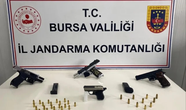 İnegöl'de jandarma operasyonunda ruhsatsız silahlar ele geçirildi