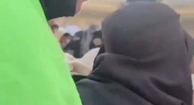 Kabe Örtüsünü Kesen Türk Kadın Gözaltına Alındı