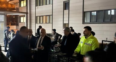 Kadir Gecesi'nde Karaköprü'de Vatandaşlara Tatlı İkramı