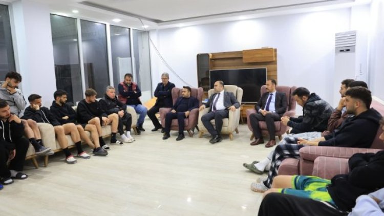 Karaköprü Belediye Başkanı Nihat Çiftçi'den Futbolculara Moral Desteği
