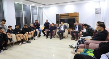 Karaköprü Belediye Başkanı Nihat Çiftçi'den Futbolculara Moral Desteği