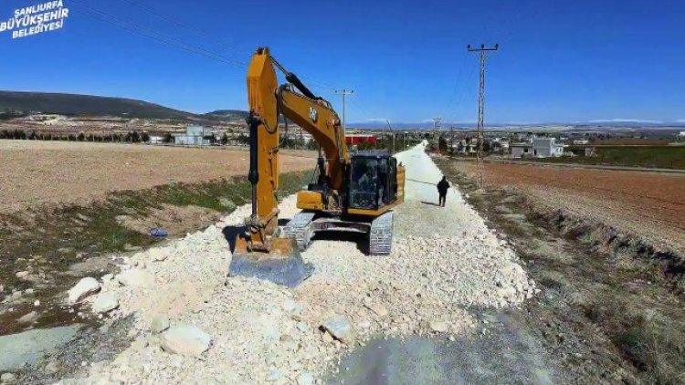 Karaköprü'de 14 Km'lik Grup Yolu Sıcak Asfaltla Buluşuyor