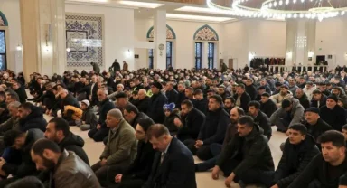 Kars'ta bayram namazında camiler doldu