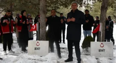 Kars'ta şehitlerin kabirleri ziyaret edilerek dualar edildi