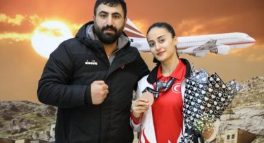 Kick Boks Dünya Üçüncüsü Leyla Demir Yurda Döndü