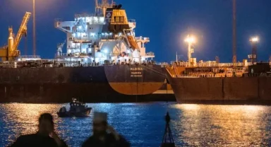 Küresel ticaret alarmda: Hürmüz Boğazı'nda 1900 gemi durdu