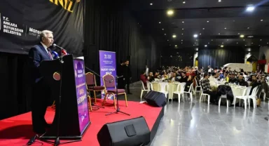 Mansur Yavaş Ramazan'ın ilk iftarını gençlerle yaptı