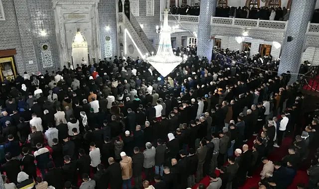 Şanlıurfa’da bayram namazında camiler doldu taştı