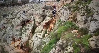 Şanlıurfa’da uçurumdan düştü! Ekipler 4 saat çalıştı!