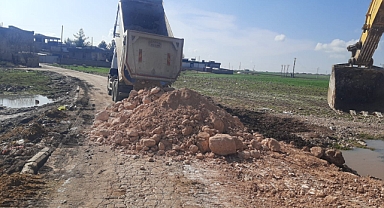Şanlıurfa’da Yağış Sonrası Yol Çalışmaları Aralıksız Sürüyor