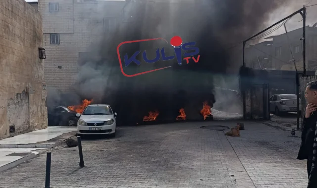 Şanlıurfa'da Elektrik Trafosu Patladı, Araçlar Yandı